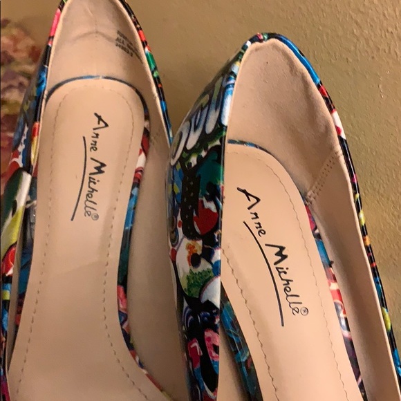 Heels - Picture 3 of 3